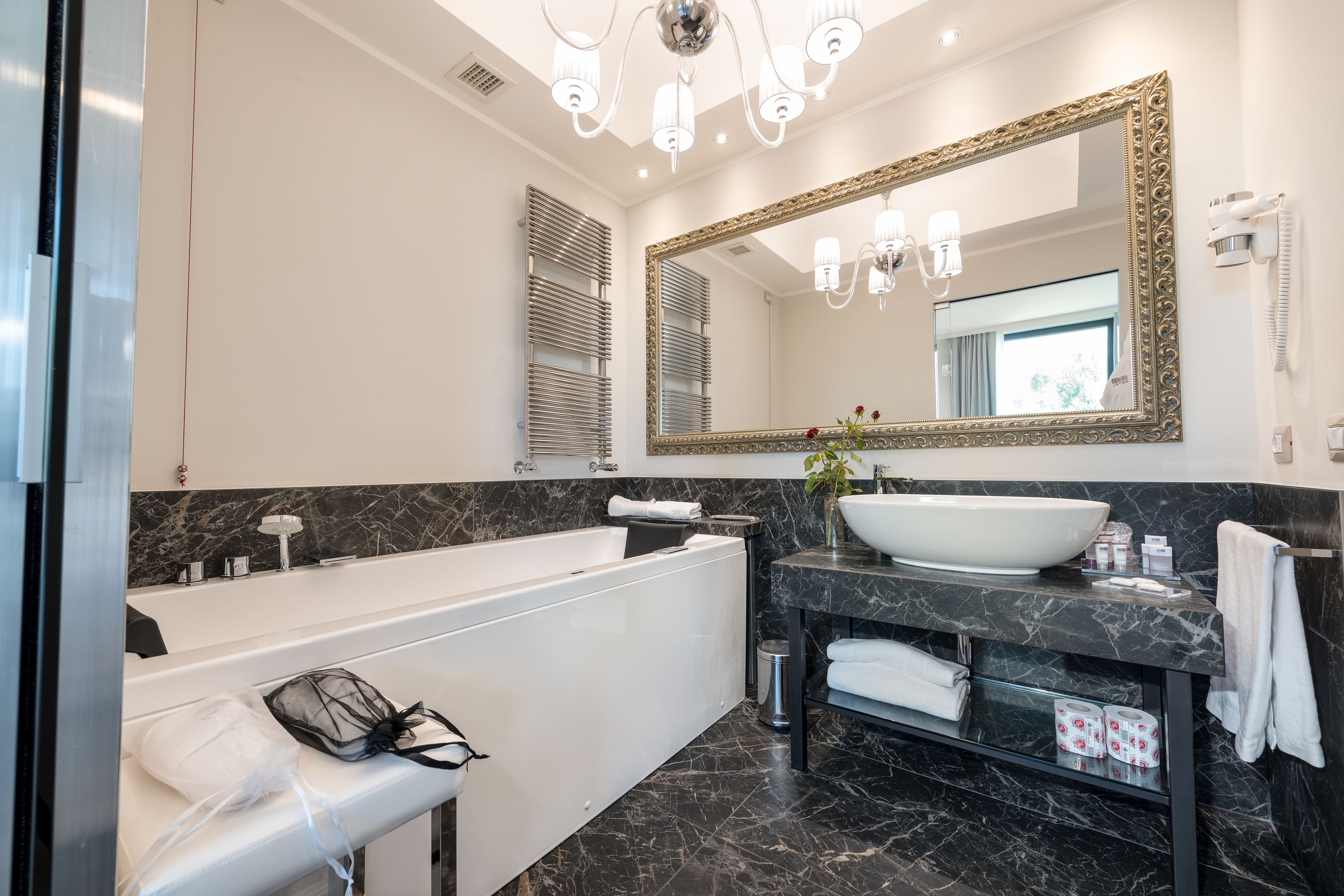 deluxe double room | bathroom | shower, rainfall showerhead, free toiletries, hair dryer