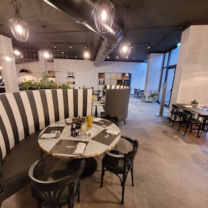 Breakfast and dinner served  -  DB HOTEL VERONA, AIRPORT CONGRESS & SPA (Sommacampagna)