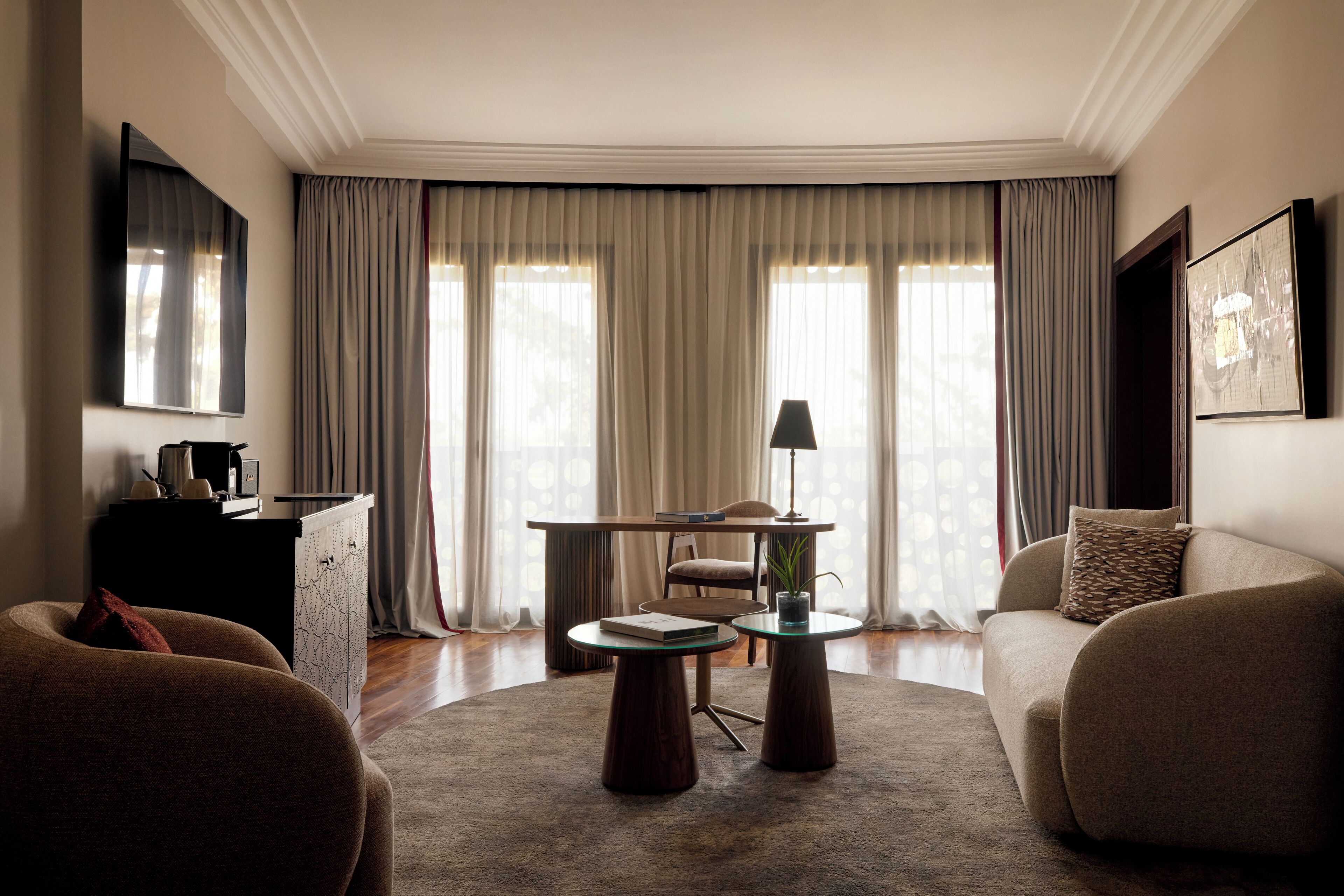 deluxe suite, 1 bedroom | living area | smart tv, heated floors