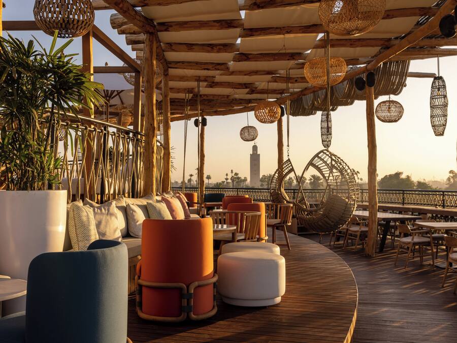 3 restaurantes; se sirve desayuno, almuerzo y cena; cocina japonesa