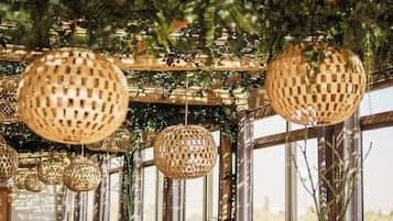 3 restaurants, serveren ontbijt, lunch, diner, Japanse gerechten