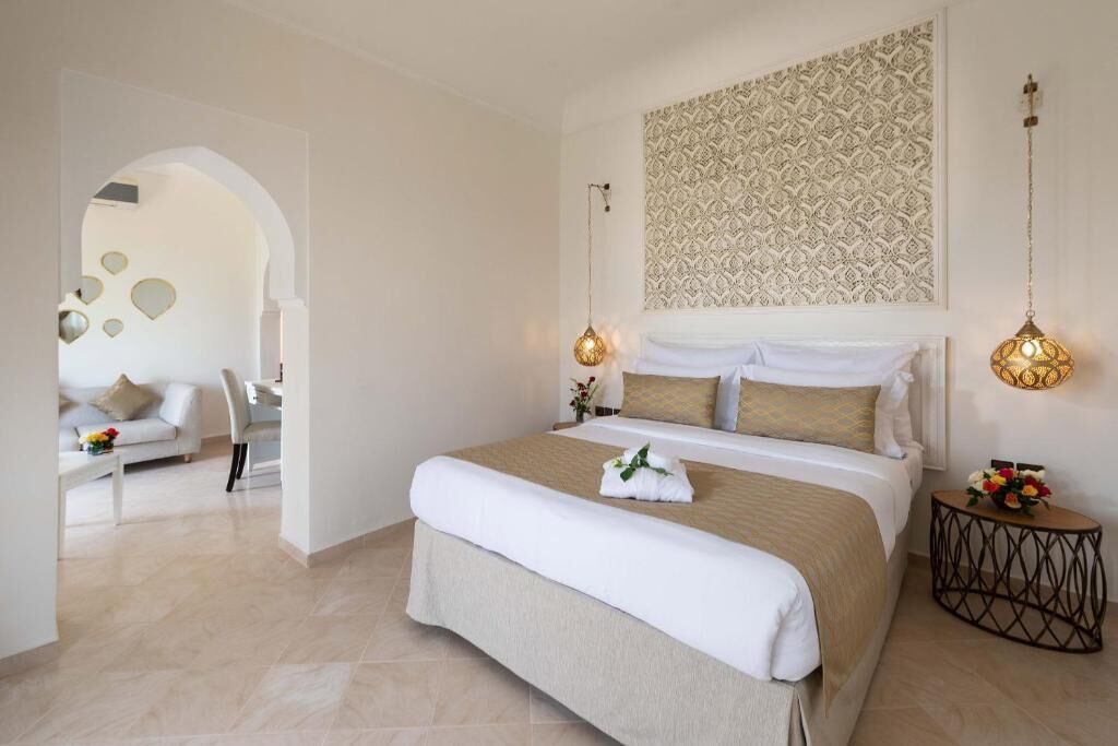 Premium bedding, minibar, in-room safe, laptop workspace