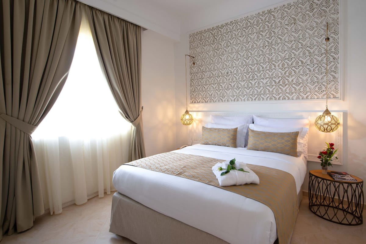 Premium bedding, minibar, in-room safe, laptop workspace