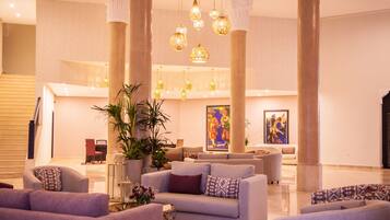 4 bars/lounges, poolside bar