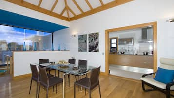 Villa (Mamma Mia 1 double + 4 twins) | In-room dining