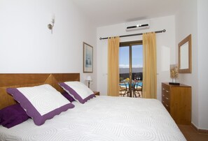 Villas Blancas, 2 Bedrooms | In-room safe, individually decorated, desk, laptop workspace - Villas Blancas (Yaiza)