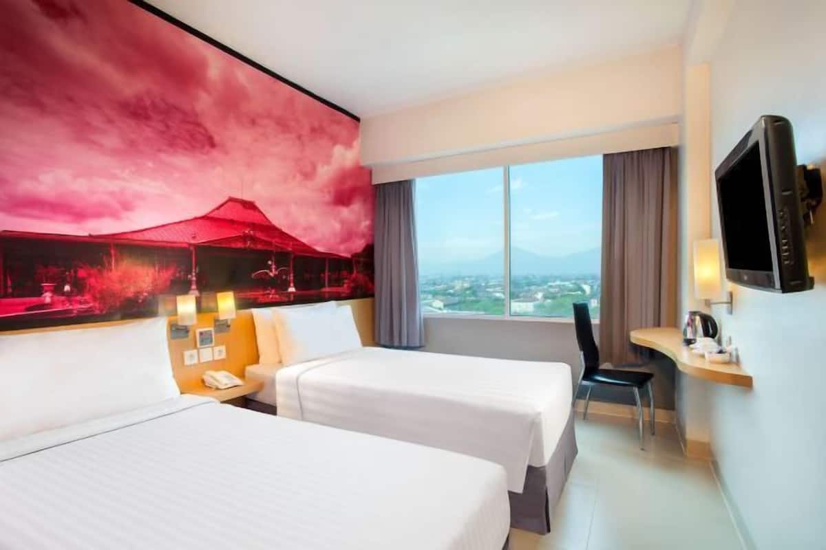 Desk, free WiFi, bed sheets