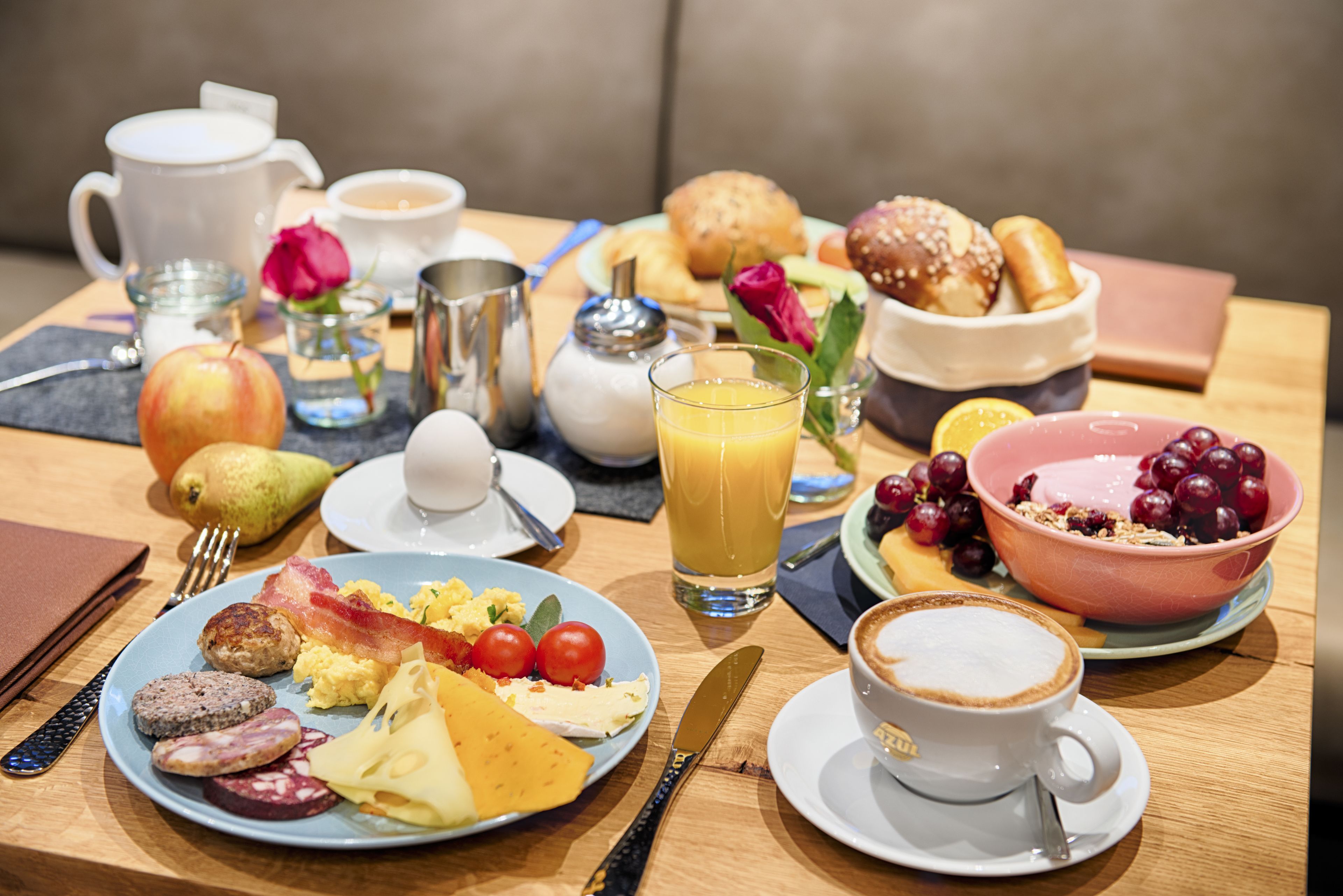 Free daily buffet breakfast