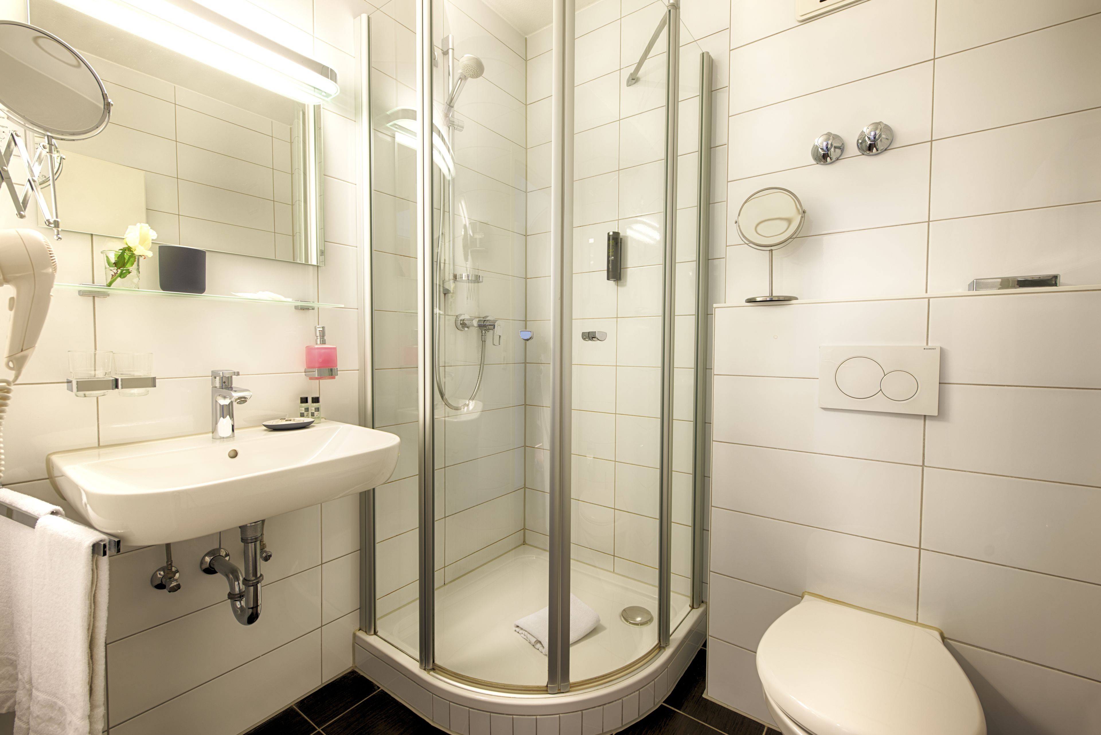 basic room (standard i) | bathroom | shower, hair dryer, towels