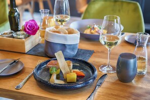 Lunch and dinner served, Regional cuisine