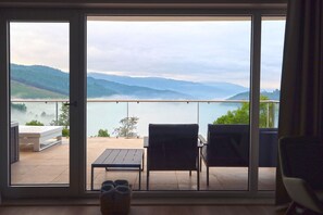 36-吋 LCD 液晶電視、衛星頻道、電視