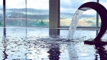 2 Innenpools, 2 Außenpools, Cabañas (kostenlos), Sonnenschirme