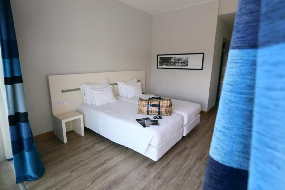 2 Schlafzimmer, Minibar, Zimmersafe, Schreibtisch