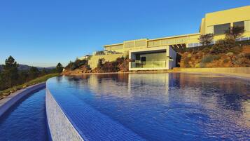 2 Innenpools, 2 Außenpools, Cabañas (kostenlos), Sonnenschirme