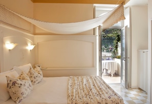 Camera Imperial Fronte Lago - Terrazzo - Jacuzzi | In-room safe, soundproofing, free WiFi, bed sheets