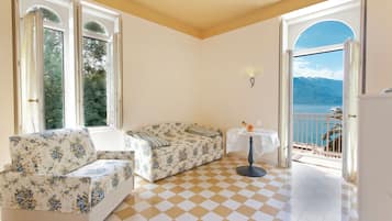 Suite Comfort Fronte Lago - Balcone | 1 bedroom, in-room safe, soundproofing, free WiFi