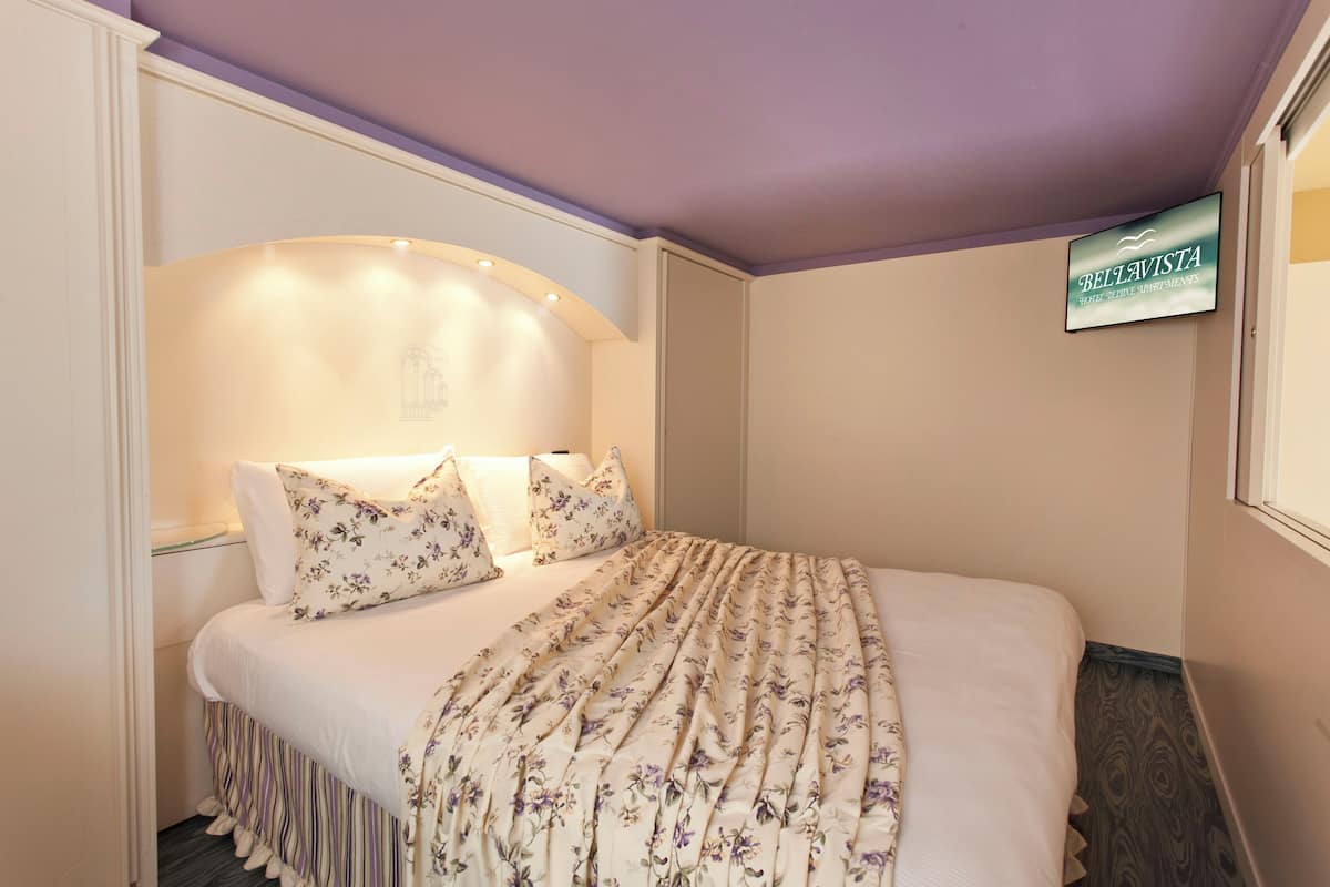 1 bedroom, in-room safe, soundproofing, free WiFi