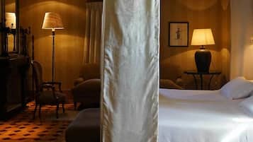 Suite | In-room safe, individually decorated, desk, free WiFi