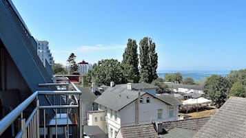 Triple Room | Desk, iron/ironing board, free WiFi, bed sheets