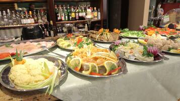 Free daily buffet breakfast