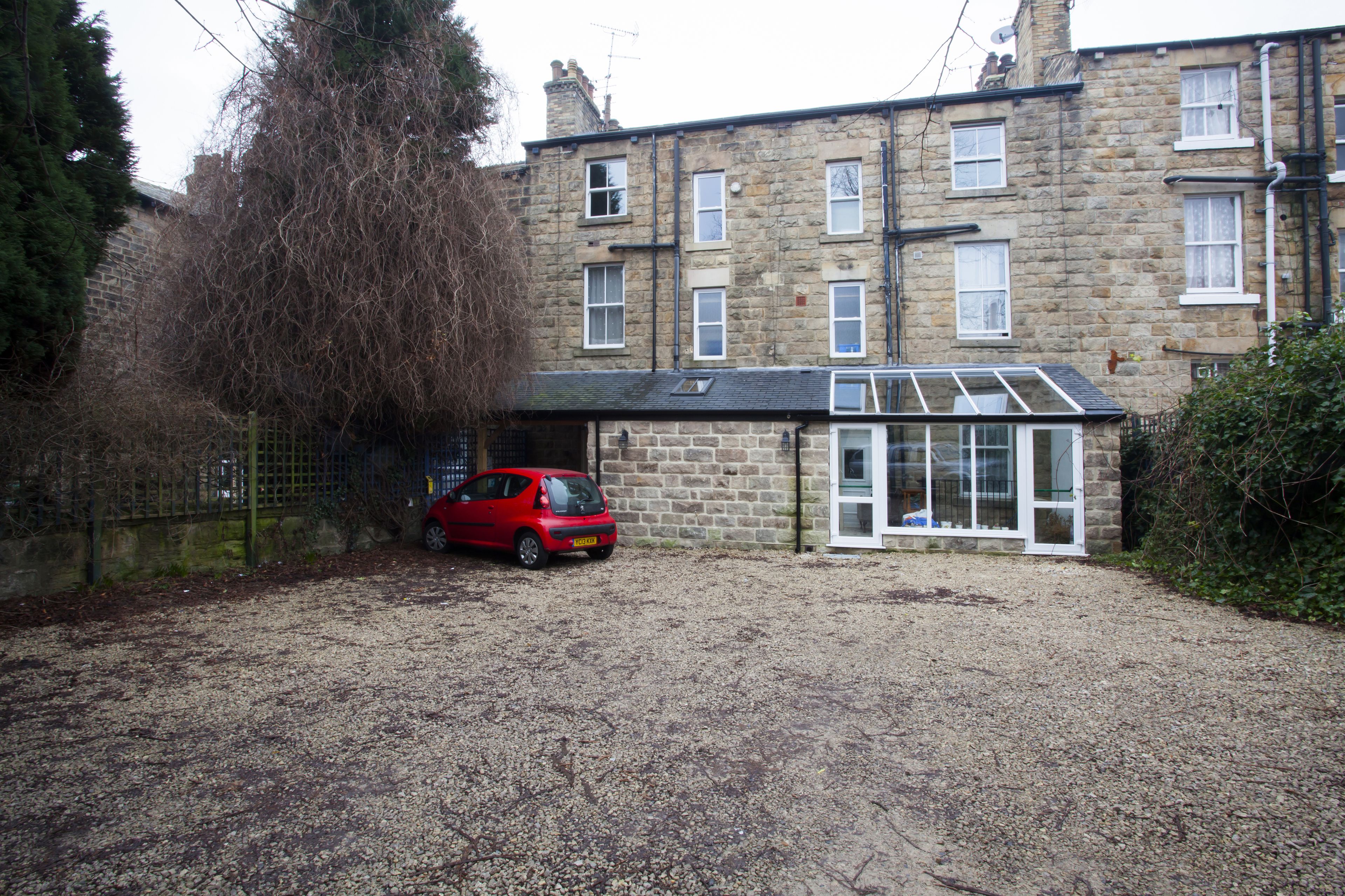 Estacionamiento (GBP 10.00 por estancia)