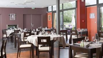 Breakfast, lunch, dinner served; garden views