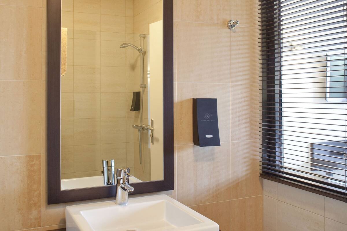 comfort room, 1 bedroom, river view | bathroom sink
