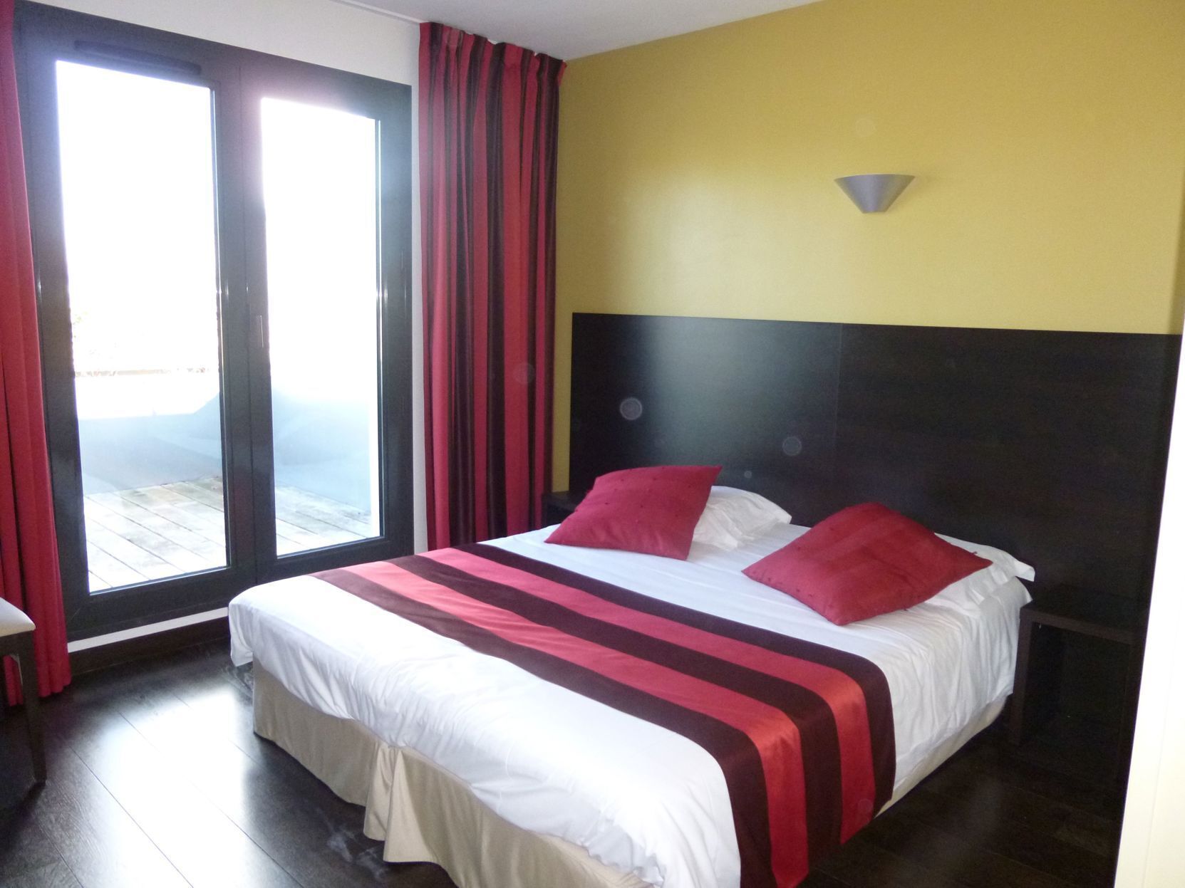 Premium bedding, Select Comfort beds, in-room safe