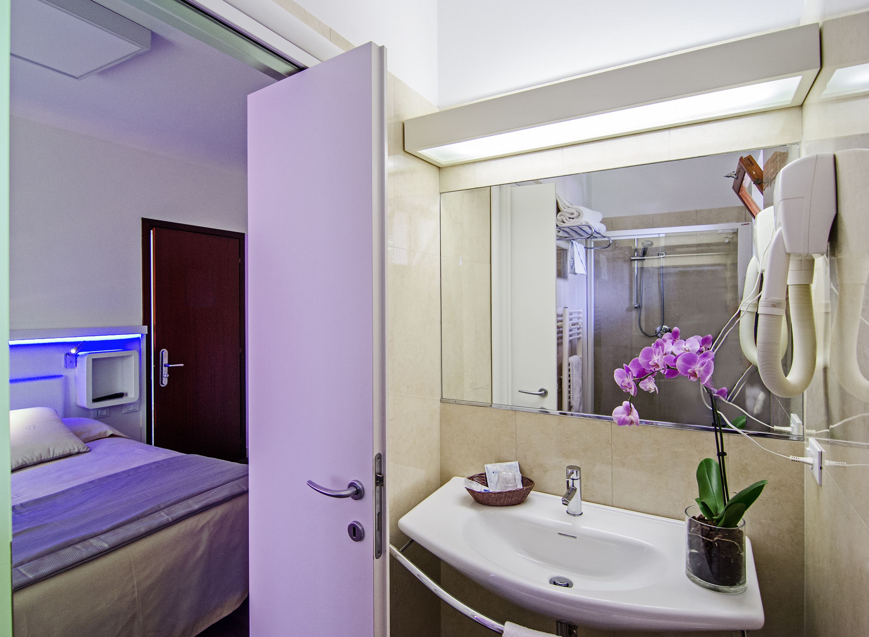 triple room | bathroom | shower, hair dryer, bidet, towels