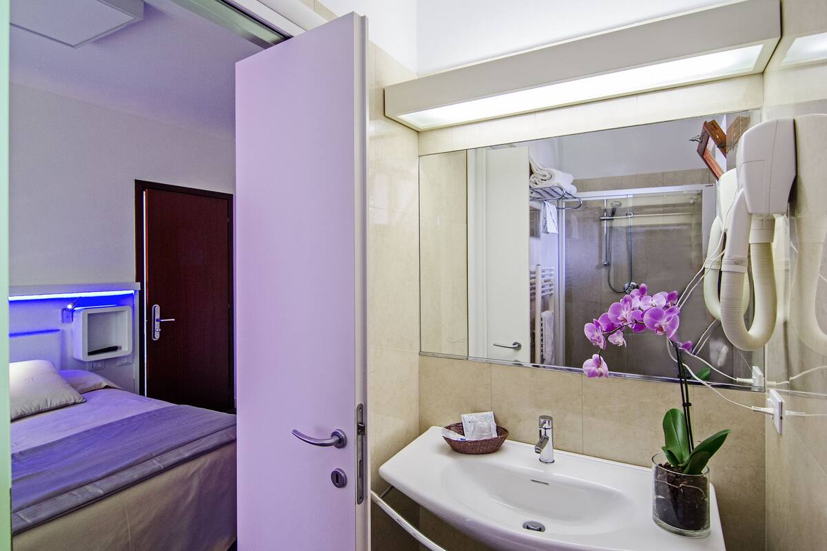 triple room | bathroom | shower, hair dryer, bidet, towels
