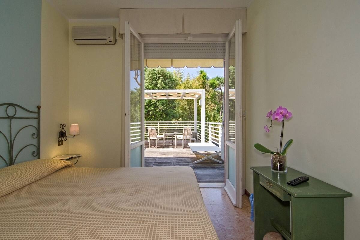 minibar, in-room safe, individually furnished, desk