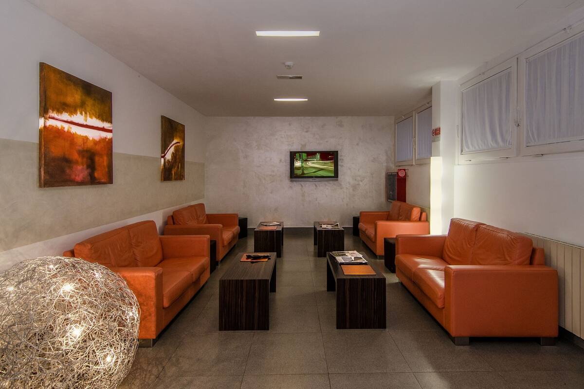 22-inch tv with satellite channels