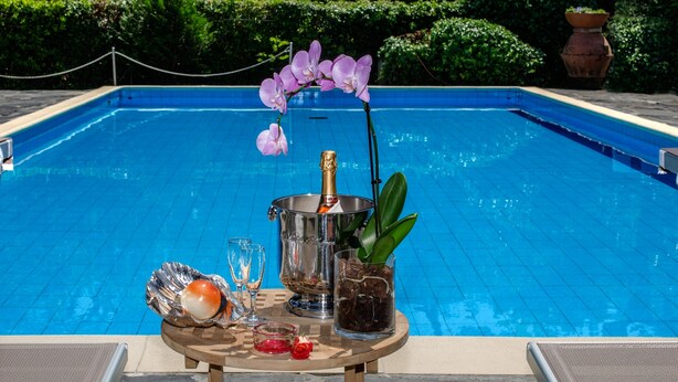 Ảnh chưa phân loại, 1 trong số 48 ảnh, nút