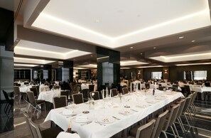 Lunsj og middag serveres, regionale retter