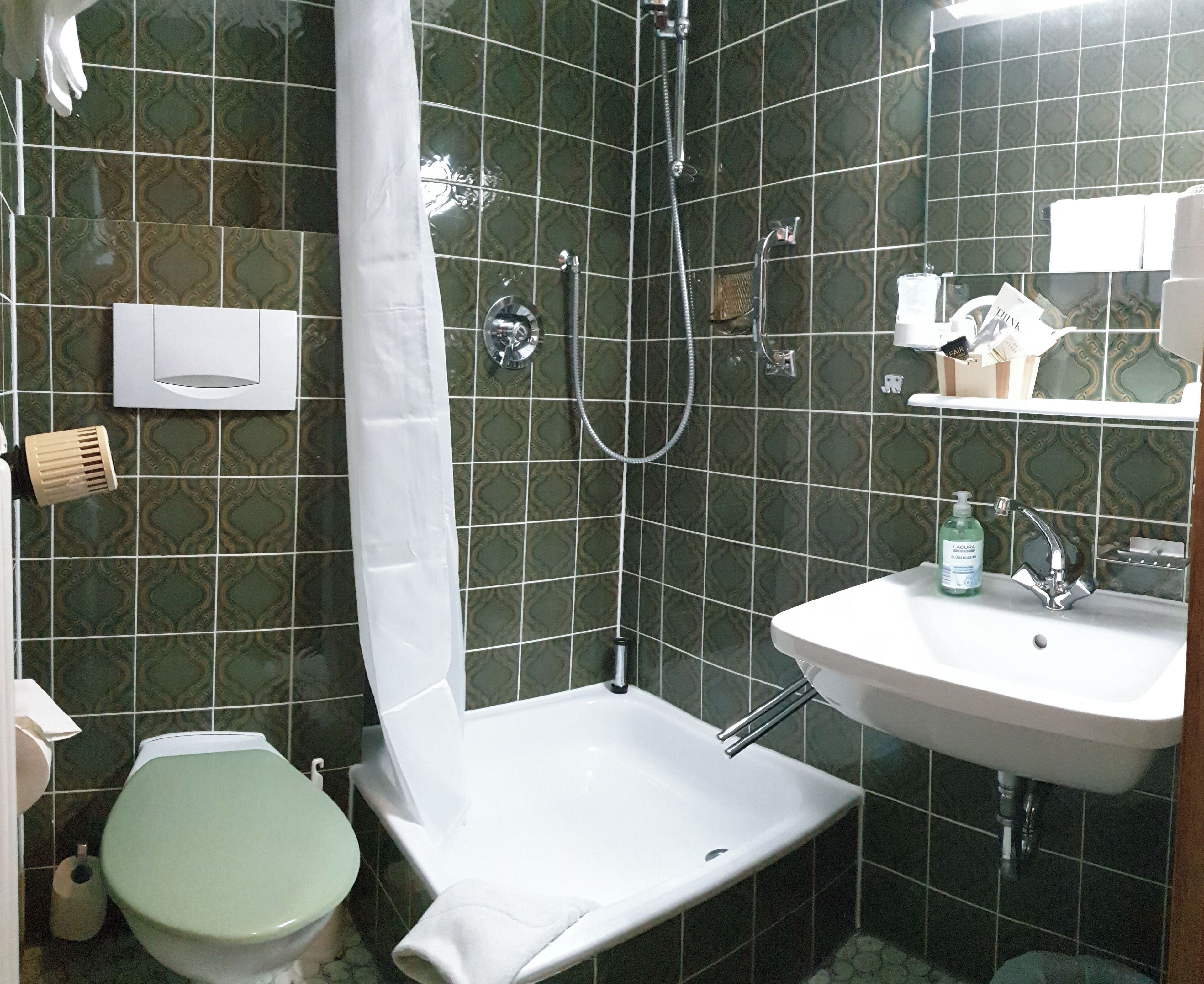 standard double room | bathroom | shower, hair dryer, towels