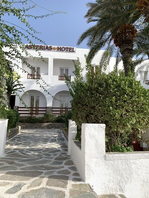 Front of property - Asterias Hotel (Paros)