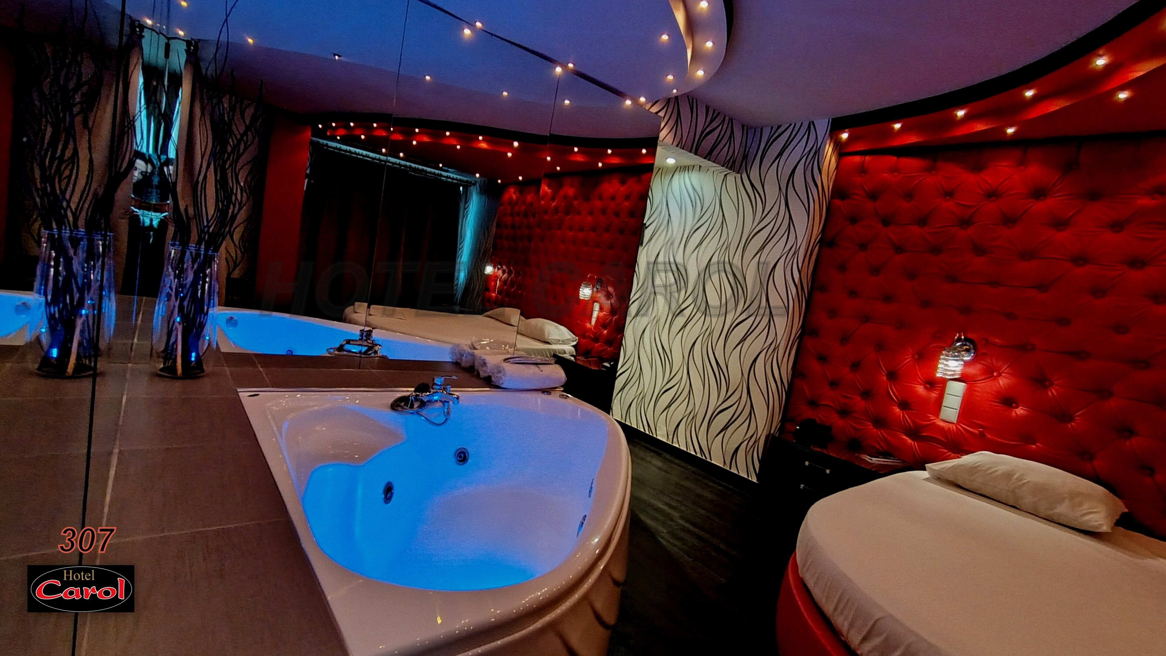 Decoración personalizada, cortinas blackout y sistema de insonorización 