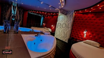 Decoración personalizada, cortinas blackout y sistema de insonorización