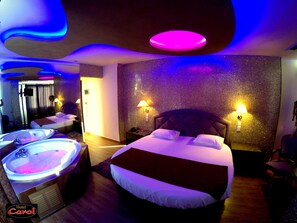 Junior Suite | Individually decorated, blackout drapes, soundproofing, rollaway beds - Carol (Piraeus)