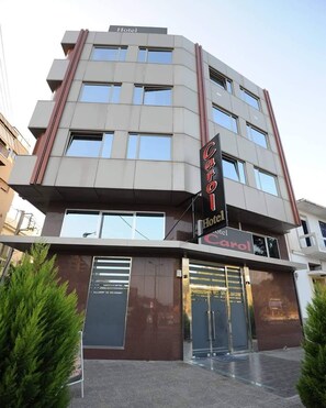 Exterior - Carol (Piraeus)
