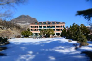 Front of property - evening/night - Hôtel des Vignes (Sion)