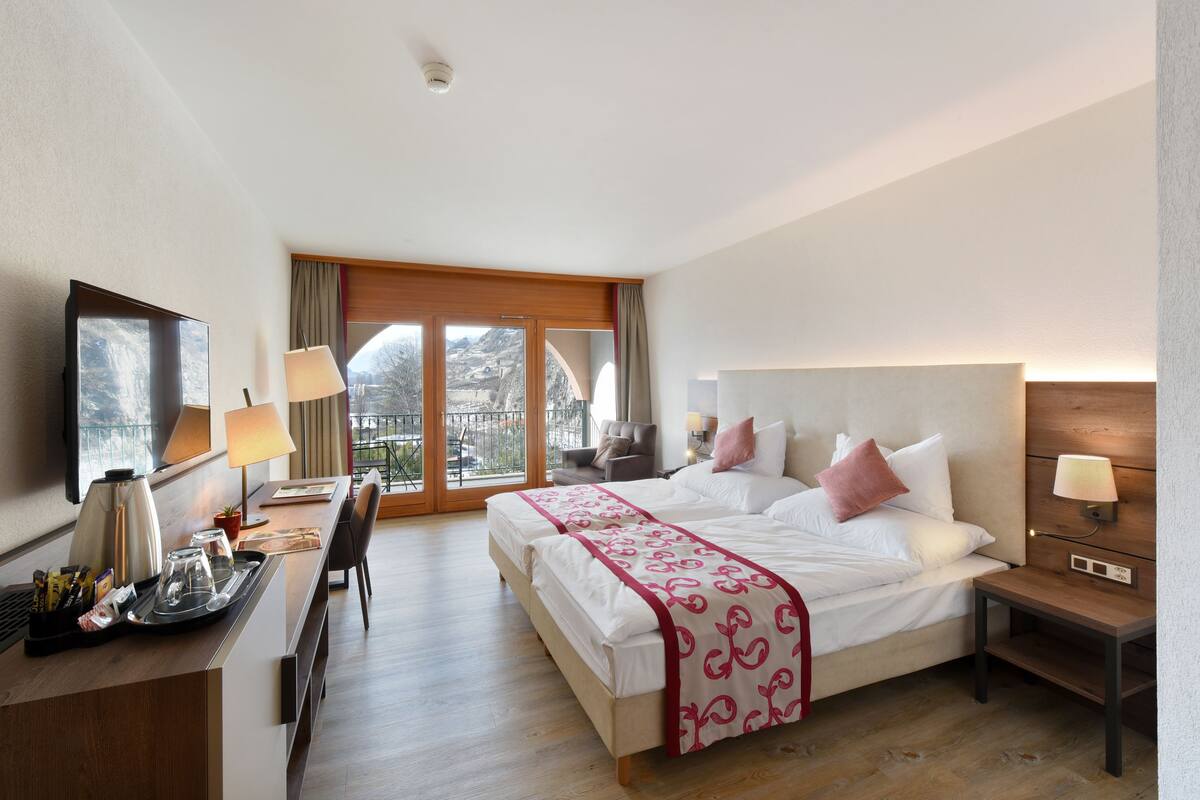 Habitación doble superior | Ropa de cama de alta calidad, colchones viscoelásticos, minibar