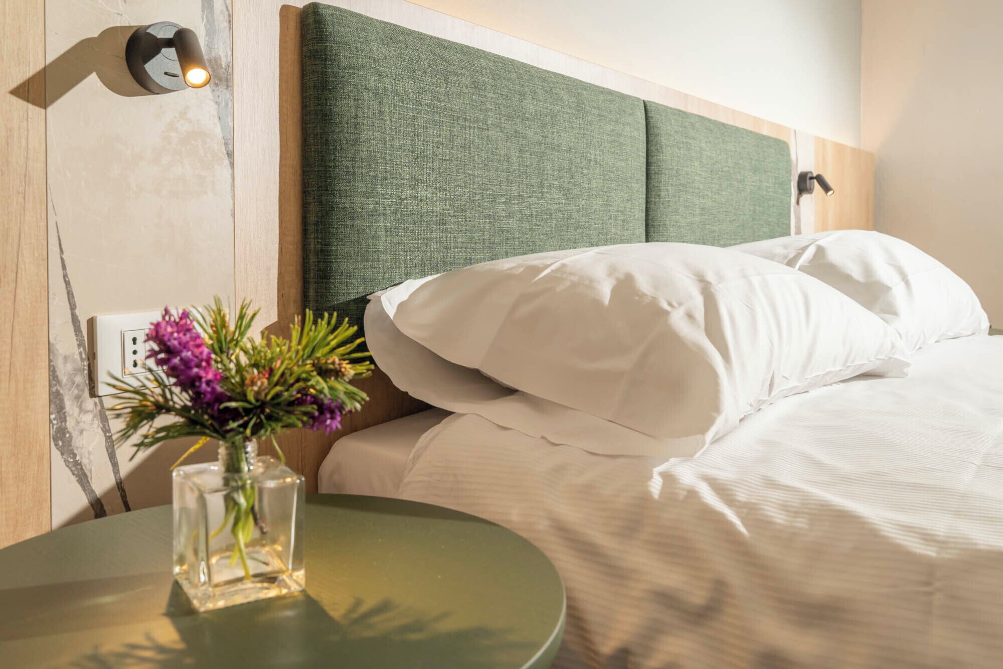 Caja fuerte, escritorio, wifi gratis y ropa de cama