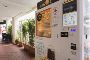Máy bán hàng tự động