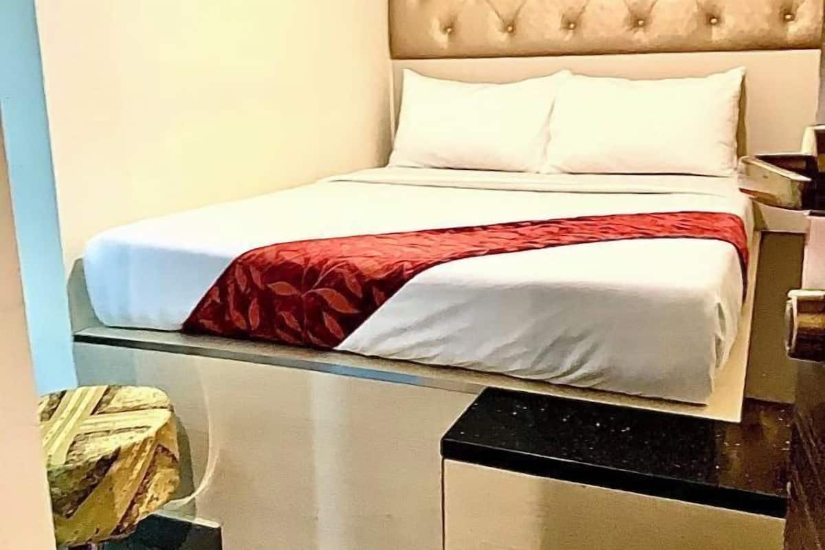 In-room safe, desk, laptop workspace, free WiFi