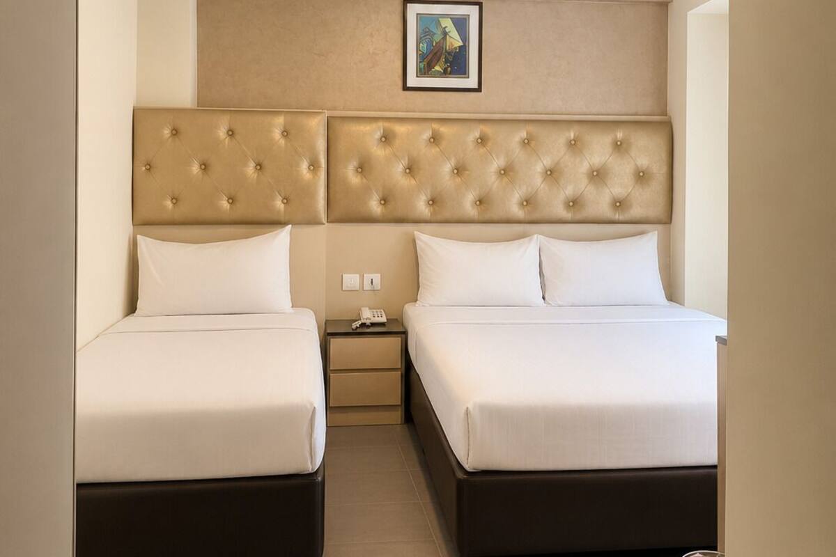 Deluxe Family Room With Window