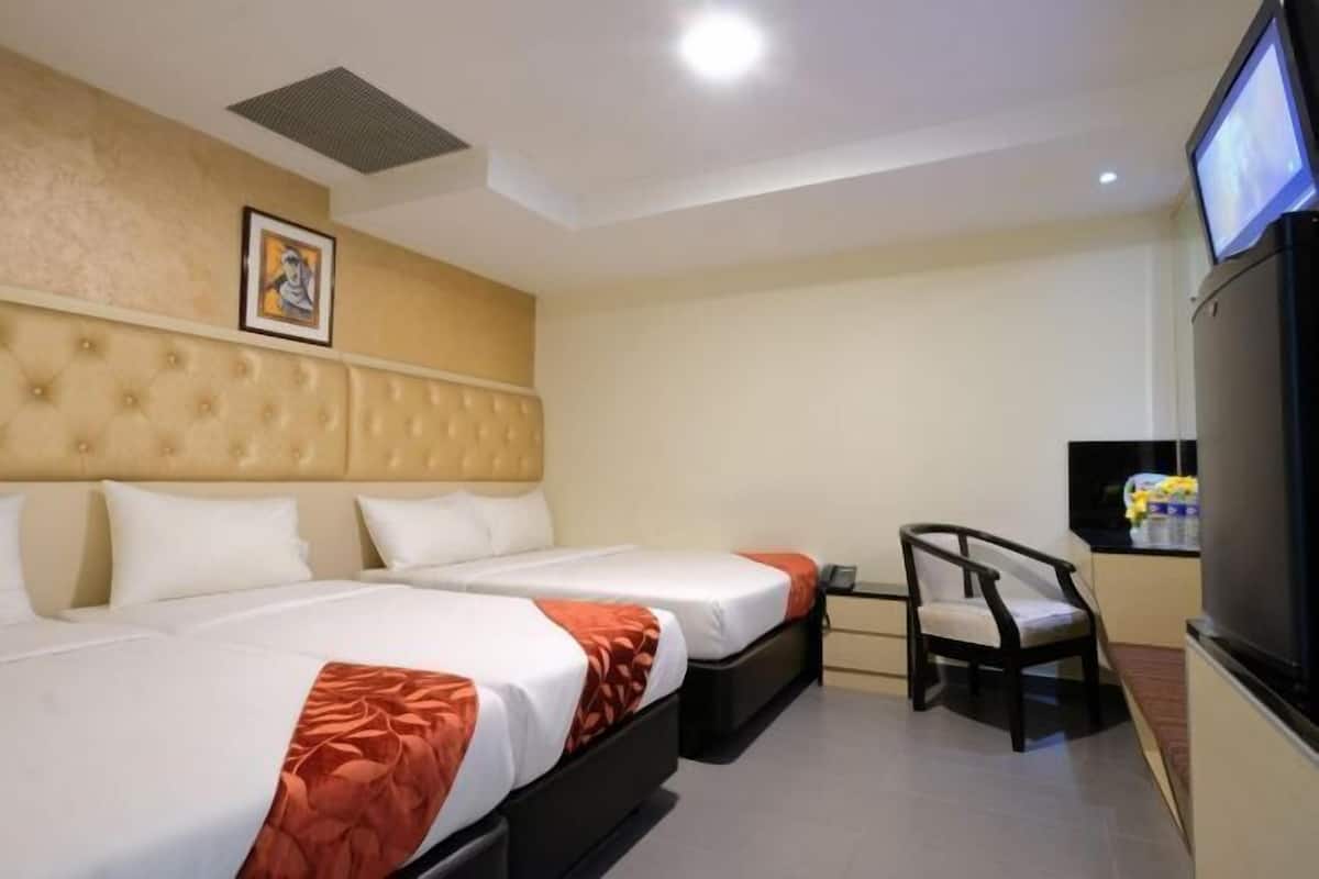 In-room safe, desk, laptop workspace, free WiFi