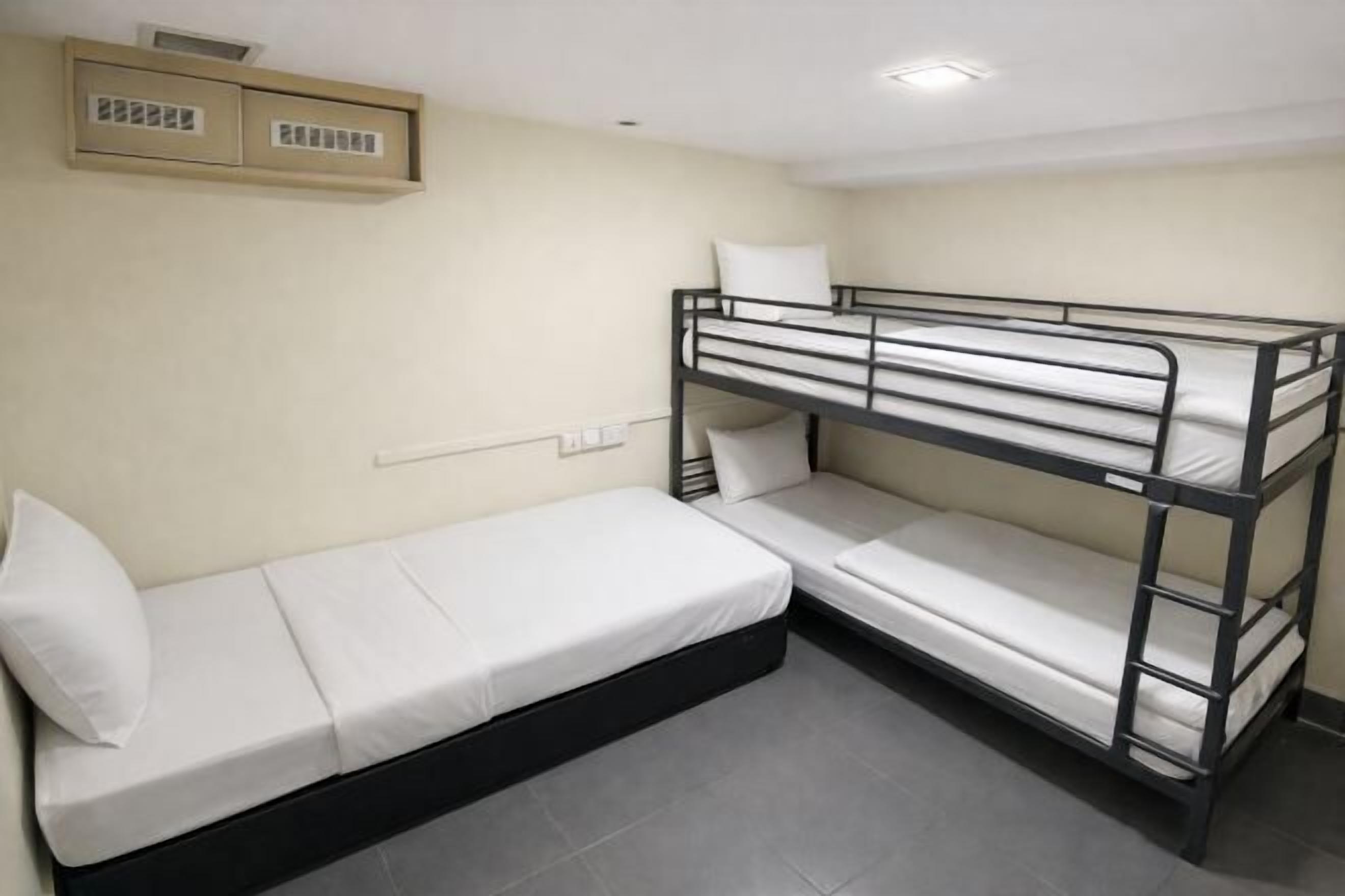 Caja de seguridad en la habitación y escritorio 