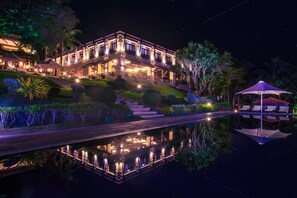 4 outdoor pools, cabanas (surcharge), sun loungers - Club Punta Fuego (Nasugbu)