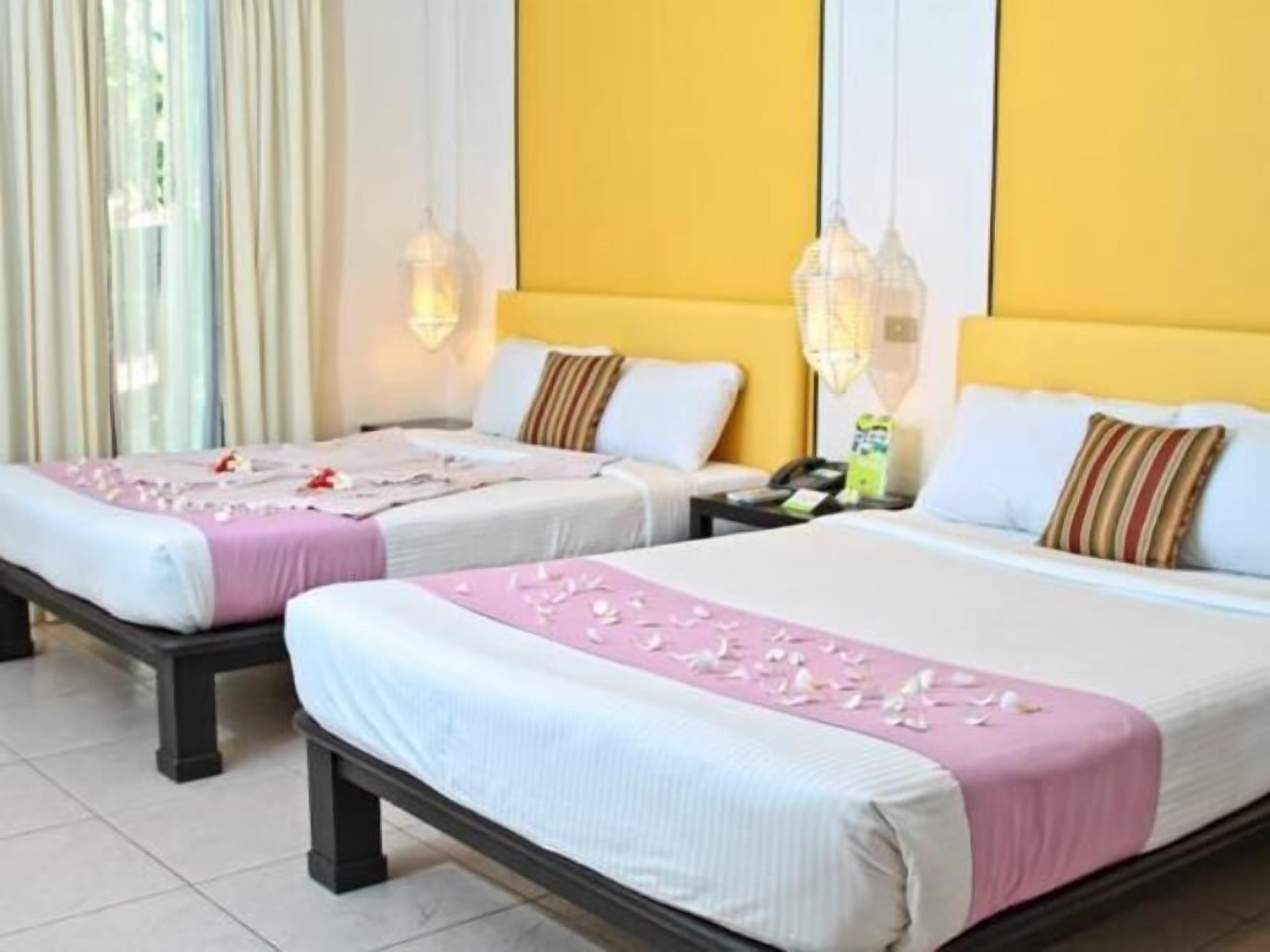 Premium bedding, minibar, desk, free WiFi